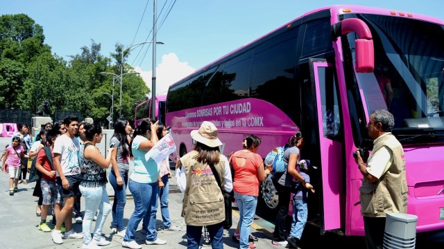 Turistas Sonrisas por tu Ciudad.jpg